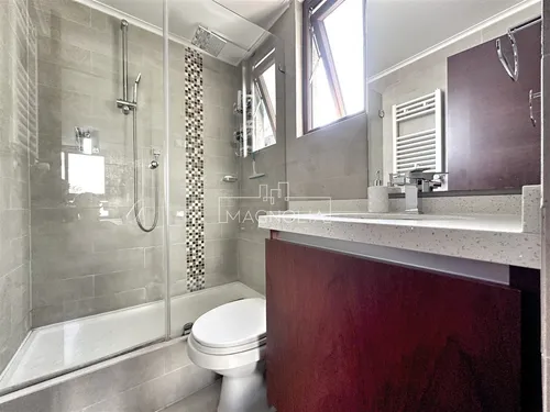 Departamento En Venta De 2 Dorm, 2 B Amoblado, Las Condes