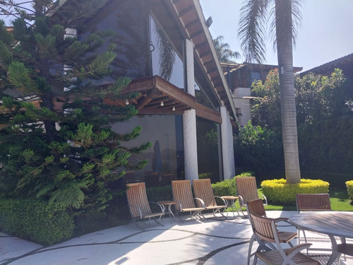 Casa En Venta En Valle De Bravo En Fracc. La Peña