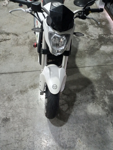 Imagen 5 de 21 de Benelli Tnt 25 250 Año 2017 Impecable Original Segundo Dueño