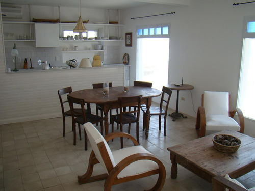 La Aduana Baja