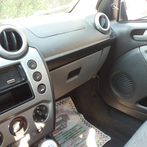 Ford Fiesta Sedan 1.6 Flex 4 P - 2009/2010