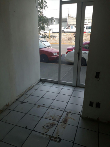 Local Vía Gustavo Baz