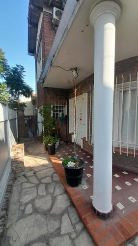 Chalet En Venta En Castelar Sur