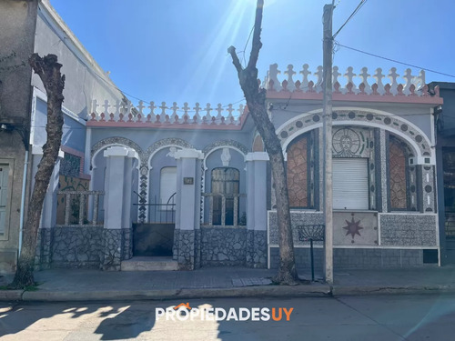 Financia . Casa En Venta En Mercedes Soriano De 4 Dormitorios