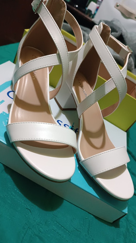 Sandalias Blancas, Talla 39.5, (utilizadas Para Un Evento)