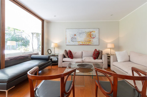 Casa En Arriendo De 5 Dorm. En Las Condes
