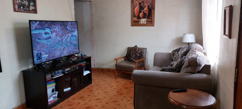 Casa 2d, 1b Con Antejardín Y Amplio Patio