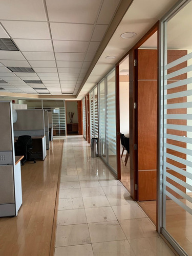 Oficinas En Torre Quadrata
