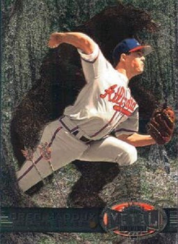 Mlb Greg Maddux - Metal Universe 1997 # 33