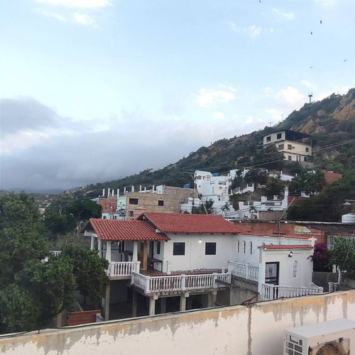 Venta Casa De 3 Pisos, Vista Al Mar En Playa Verde Catia La Mar. Edo. La Guaira