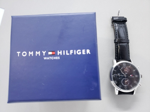 Relógio Tommy Hilfiger Com Pulseira Em Couro