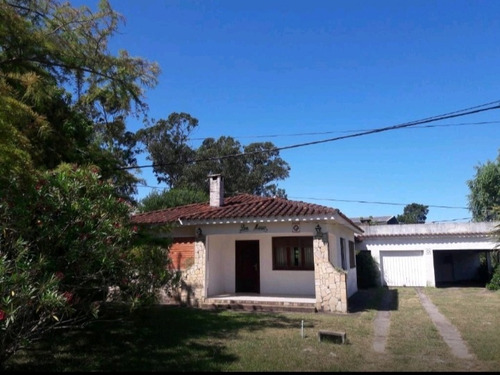 Casa De 2 Dormitorios Con Parque, Parrillero Y Estacionamiento Cubiertos, Aire Acondicionado 