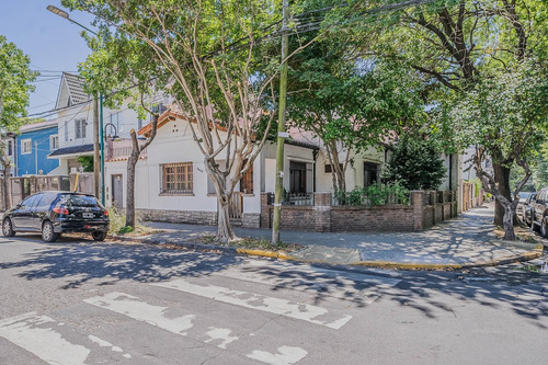 Venta Casa Olivos Vicente Lopez 4 Ambientes Con Dependencia Garage Patio Jardin Parrilla