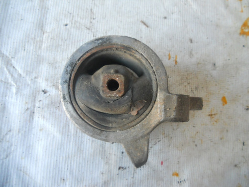 Base De Goma Para Motor Nissan Tsuru 1996-2001 24011 (Usado)