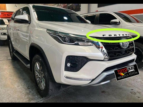 Emblema De Capot Fortuner Dubai 