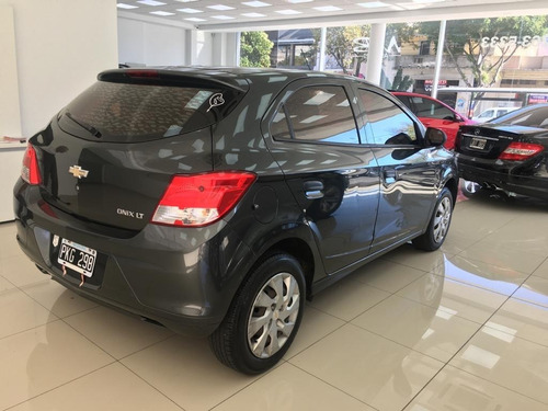 Chevrolet Onix Lt 5p 2015 103.000 Km. Gris Oscuro