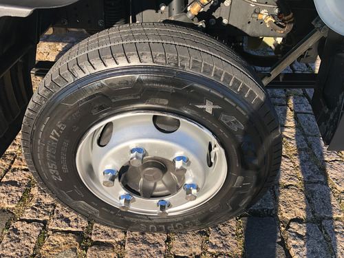 Mb Accelo 1016 Ano 2022/22 - Mercedes Benz - Baú 6,20 Metros