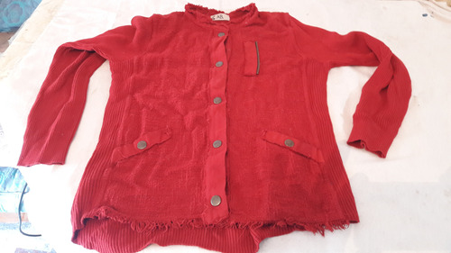 Sweter Camperita Escote En V Roja C/tachas Broche Muy Bonito