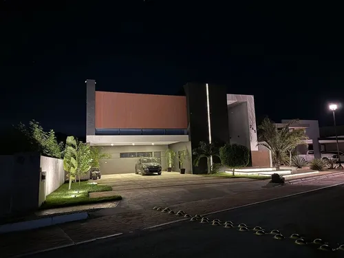 Residencia Con Domótica Y Paneles Solares En Montebello