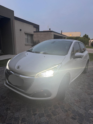 Peugeot 208 1.6 Feline