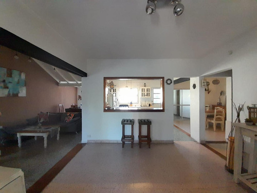 Imagen 3 de 23 de Casa Amplia En Pleno Centro De Monte Grande