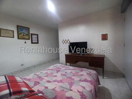 Erika Armeya Vende, Apartamento Ubicado En El Centro De Cabudare. Flex: 25-13615