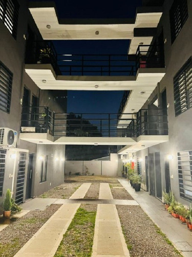Imagen 2 de 17 de Departamento De 2 Ambientes En Venta - Moron