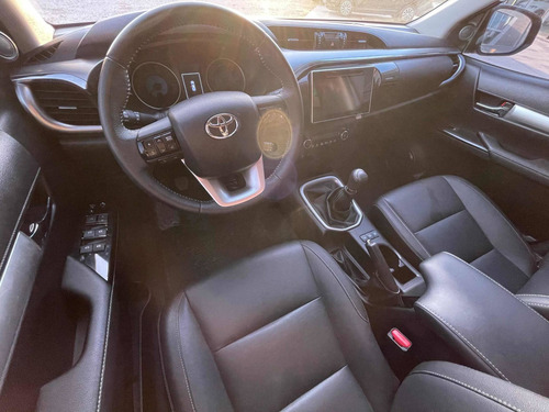 Imagen 11 de 13 de Toyota Hilux 2.8 Cd Srx 177cv 4x4 2018