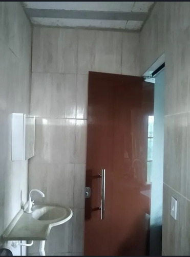 Casa De 02 Quartos E 02 Banheiros.