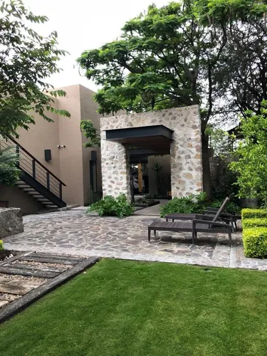 Casa En Venta En Jurica En Esquina! Una Sila Planta