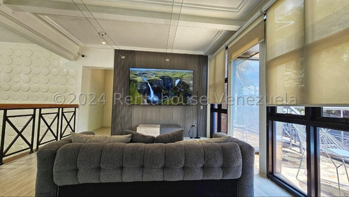 En Venta Impresionante Casa Ubicada En La Urbanización La Floresta 24-27529