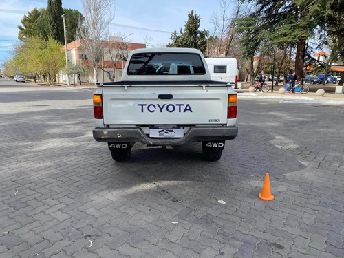 Toyota Hilux 2.8 D/cab 4x4 D Dlx