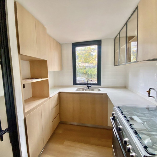Casa En Venta De 4 Dorm. En Vitacura
