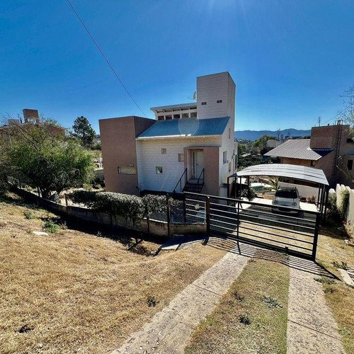 Casa En Venta 2 Dormitorios, Pileta, Mas Departamento. B° Villa Del Lago