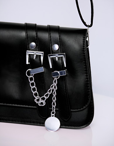 Cartera Mini Bag Tresher De Eco Cuero Con Cadena Decorativa Negro Liso Plateado Negro