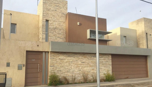 Casa  En Venta Ubicado En Neuquen Capital, Neuquén, Patagonia