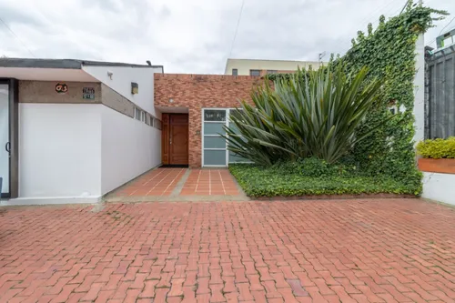 Casa En Venta En San Patricio. Cod V8698