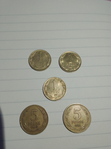Monedas De 5 Pesos Chilenos Y De 1 Pesos Chilenos