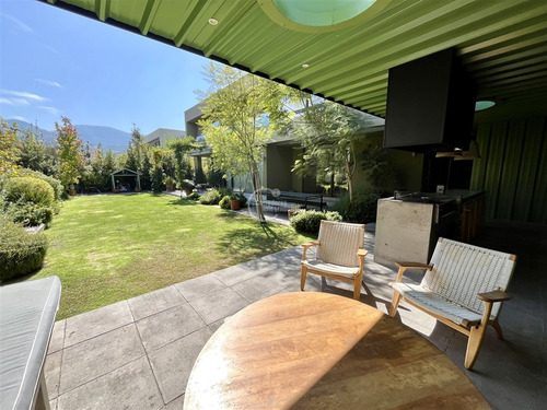 Casa En Arriendo De 5 Dorm. En Lo Barnechea