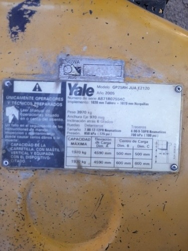 Imagen 7 de 10 de Autoelevador Yale Nafta/gas 2500kg T. Triple Containera
