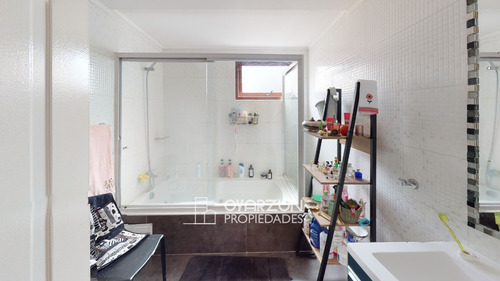Casa En Venta En Condominio De 4 Dormitorios 4 Baños 2 E