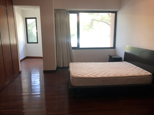 Imagen 14 de 21 de En Venta Apartamento En La Castellana .2do Piso Con Balcon