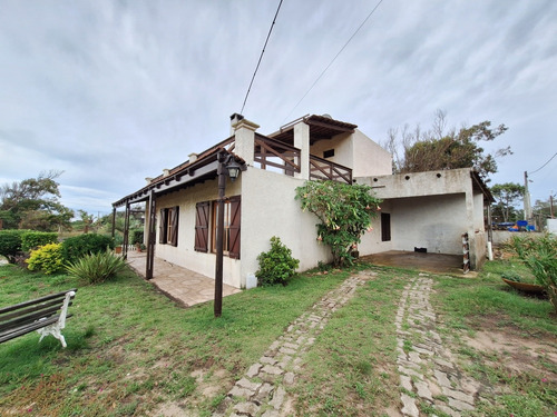 Alquiler De Casa En Balneario Argentino De 3 Dormitorios