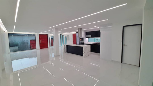 Colinas De Bello Monte Cerca De Valle Arriba Casa En Venta De 450m2