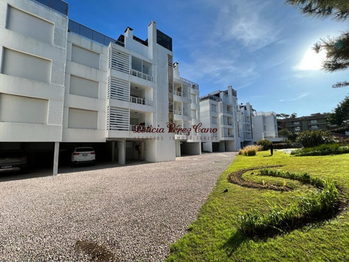 Imagen 2 de 18 de Apartamento De 2 Dormitorios En Playa Brava