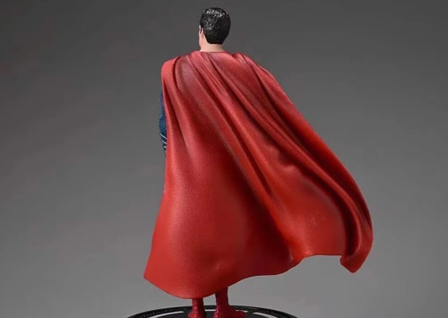 Figura Superman Heny Cavill Con Base Luminosa Dc Definida