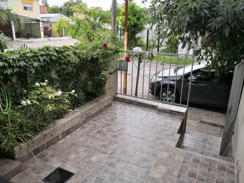 Imagen 3 de 23 de Casa De Dos Dormitorios, Un Baño, Escritorio, Amplio Jardin
