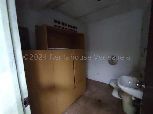 Galpon Urb. Miranda # 25-16257 Mn Caracas - Sucre