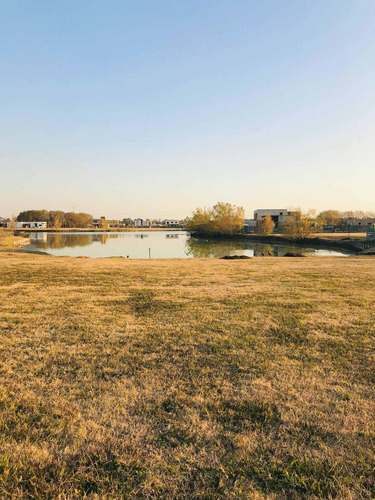 Hermoso Lote A La Laguna En El Barrio Santa Isabel , Maswichtz