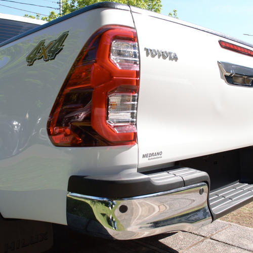 Imagen 9 de 22 de Toyota Hilux 4x4 Dc Srx 2.8 Tdi 6 At 0km